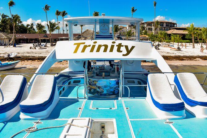 Infinity Hip Hop Boat Party in Punta Cana - Infinity Ocean Catamarans and the Bibijagua Beach start