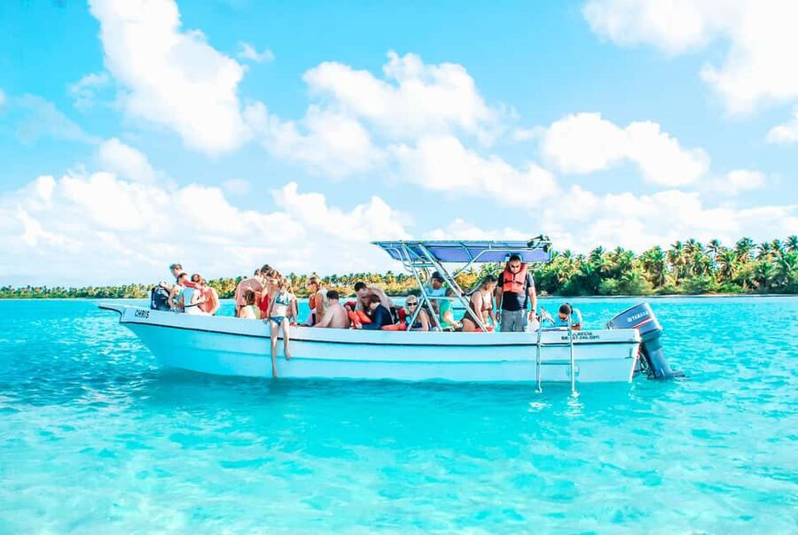 La Romana: Saona Crusoe VIP for cruise guests - Getting there: from Taxi Casa de Campo to Cotubanamá waters