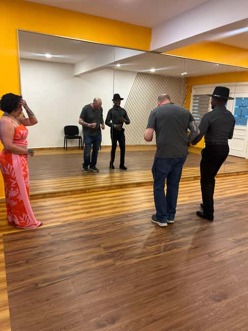 Learn to dance Bachata like a pro in Punta Cana - The short demonstration that makes the basics click