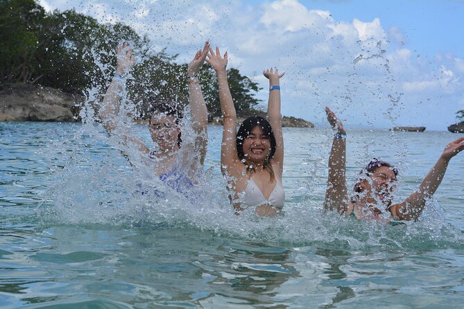 Local Excursion Blue Laguna el dudu - Lunch at Playa Grande and drinks that keep the day buoyant