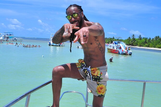 Luxury Hip Hop Boat Party–Drinks, Music, and the Best Vibes in PC - Food Expectations: Snacks Are Included, Not a Full Meal