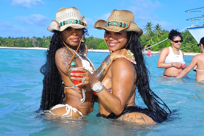 Luxury Hip Hop Boat Party–Drinks, Music, and the Best Vibes in PC - Who This Boat Party Suits Best
