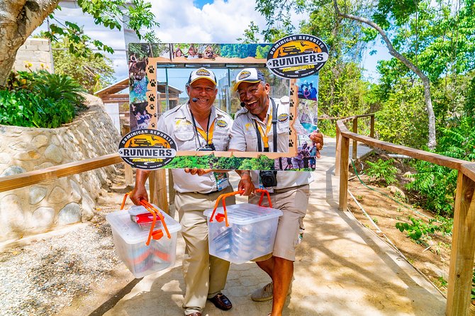 Monkeyland Puerto Plata - Monkeyland: Feeding Monkeys and Managing the Little Chaos