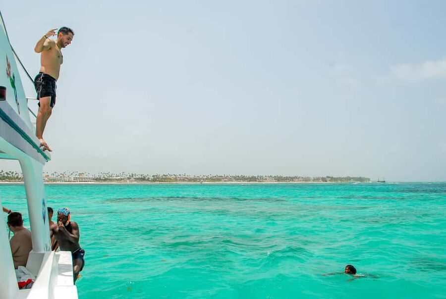 Party Boat and Snorkelling in Punta Cana - Drinks and snacks on board: open bar value and the upgrade reality
