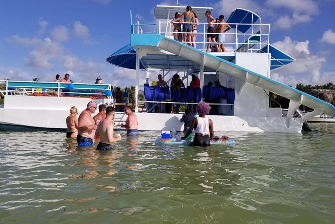 PARTY BOAT Punta Cana - Onboard Open Bar: The Floating Bar Part of the Point
