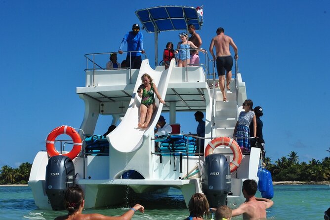 Party boat, Snorkeling, Sand-bar open bar in Bávaro Beach - The 3-Hour Schedule and What Happens When