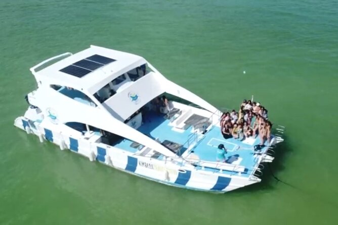 Private Party Boat at Coast of Punta Cana and Bávaro - Quick Hits Before You Sail