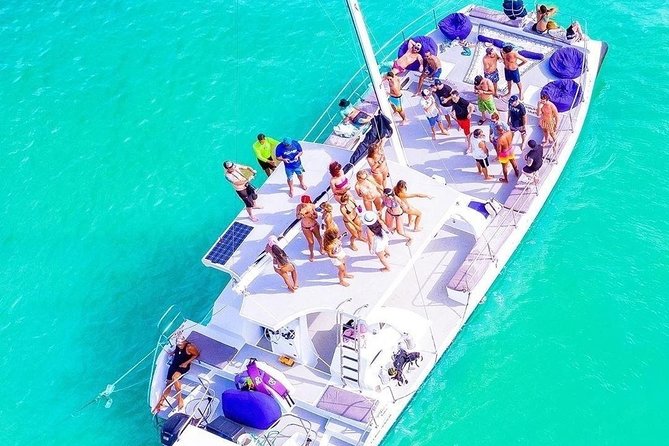 Private Sailing Catamaran - Wi-Fi and onboard comfort: the practical wins