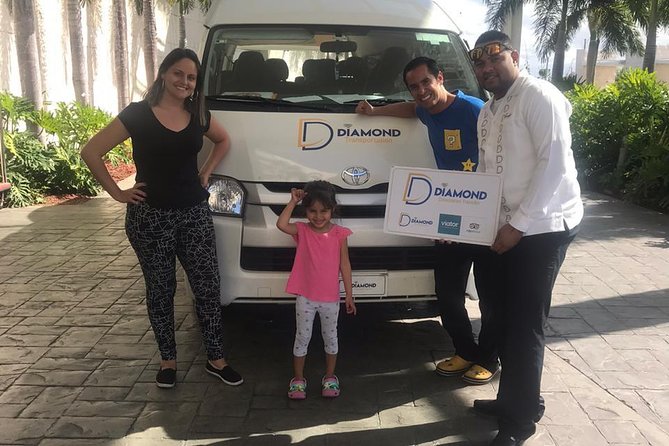 Private Transfer between Punta Cana Airport and Bavaro hotels - Finding Your Driver Fast: The Nameplate and Meeting Point Routine