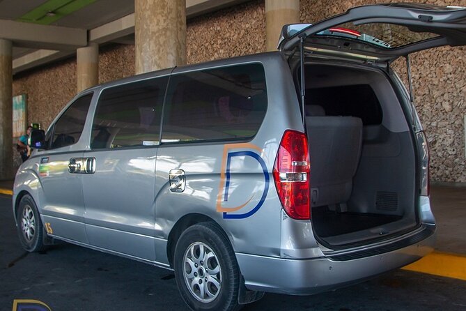 Private transfer between Punta Cana airport and Riu hotel - Value and Price: $45 Per Group, Up to 5