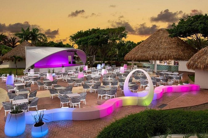 Private Transfer Punta Cana Airport to/from Grand Sirenis Punta Cana - Hotel Lobby Pickup for Departures, Less Guesswork Before a Flight