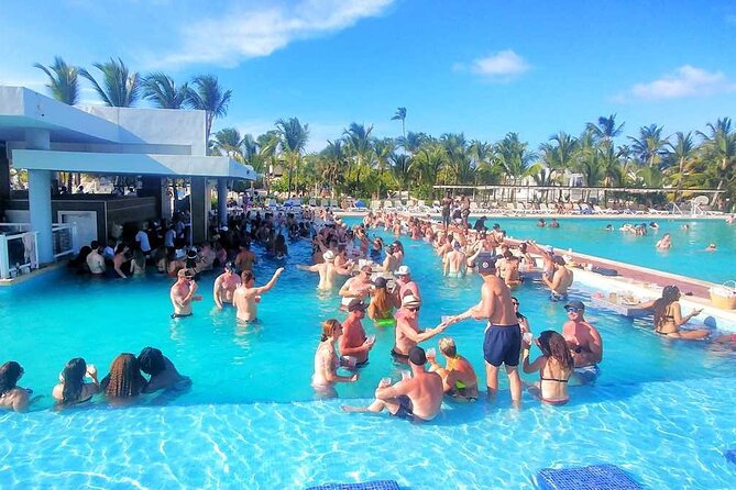 Private Transfer Punta Cana Airport to/from Riu Republica Punta Cana - The 30-minute, non-stop ride to Riu Republica