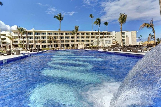 Private Transfer Punta Cana Airport to/from Royalton Bavaro - On the road: 33 minutes of comfort in an air-conditioned car