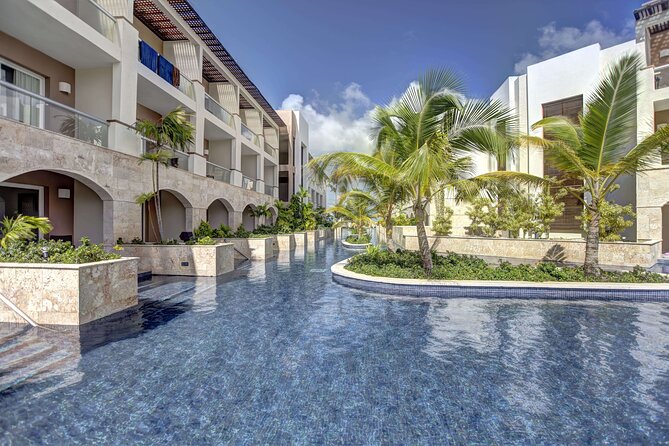 Private Transfer Punta Cana Airport to/from Royalton Punta Cana - From PUJ to Royalton Punta Cana: the easy-gig arrival plan