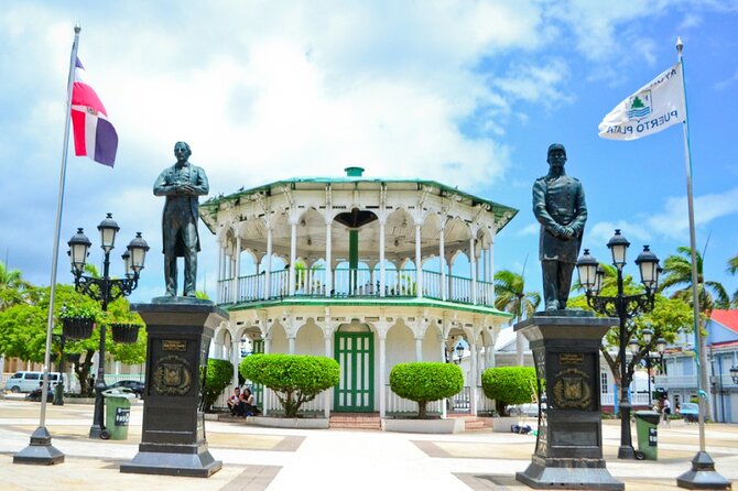 Puerto Plata City Tour - Stop 1: Dominican Amber Museum, 30 minutes of sparkle and trade