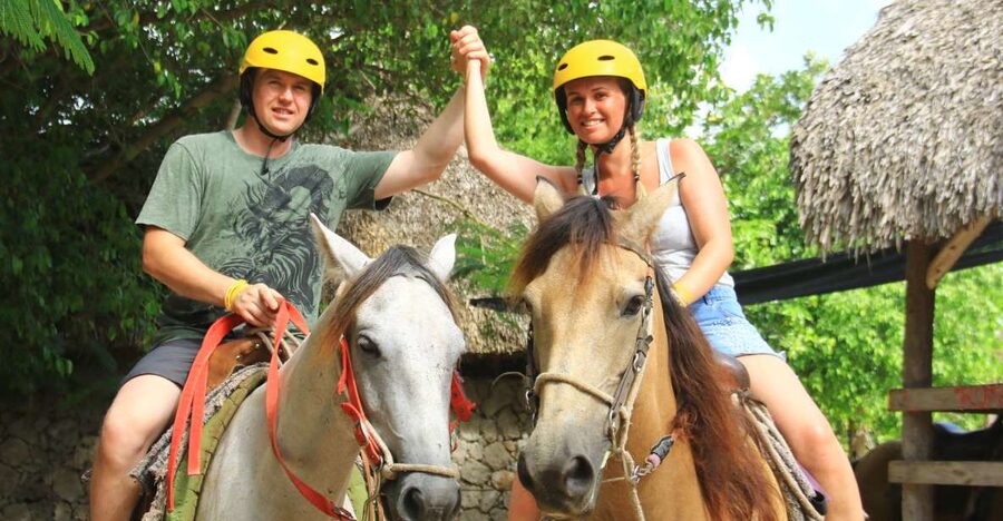 Punta Cana: Bávaro Adventure Park Horse Riding & Waterfalls - Getting There: Hotel Transfer Vs. Meeting At The Park
