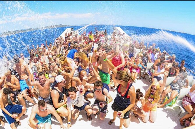 Punta Cana Booze Cruise, Snorkeling, Bar Entertainment Open Bar - Beach Stop and the Sandbar Natural Pool: The Best Place to Set Down Your Stuff