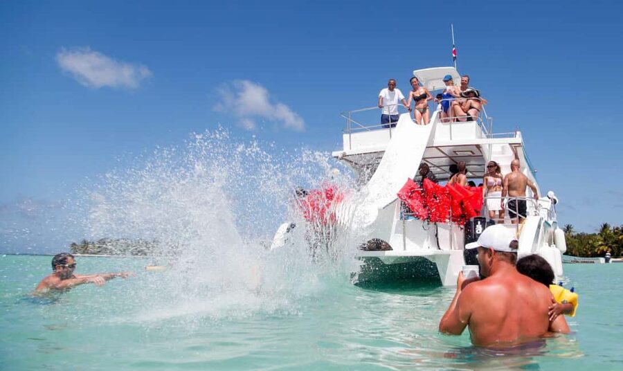 Punta Cana: Catamaran Boat Party with Unlimited Drinks - Group Vibe and Crew Energy: Why People Either Love or Disconnect