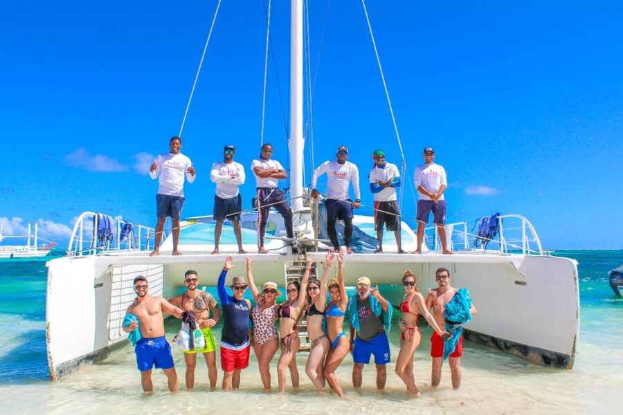 Punta Cana: Catamaran Family Tour - On board experience: drinks, snacks, Wi-Fi, and a kids show