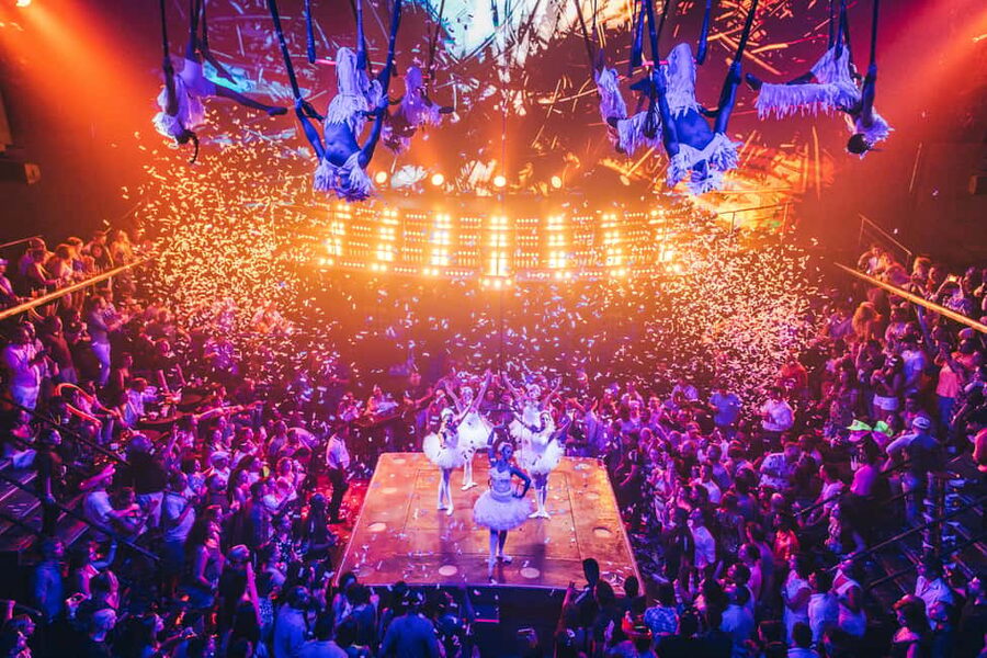 Punta Cana: Coco Bongo Nightclub Experience with Transfer - Timing and transfers: pickup window, doors at 8, show at 9