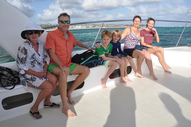 Punta Cana Combo Tour: Snorkeling, Catamaran Cruise & Parasailing - Crew and Guides: Who You Might Meet Makes a Difference