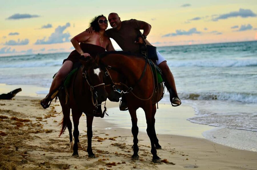Punta Cana: Horseback Riding Tour with Sunset at Macao Beach - How the 25-Minute Van Ride Sets Up the Day