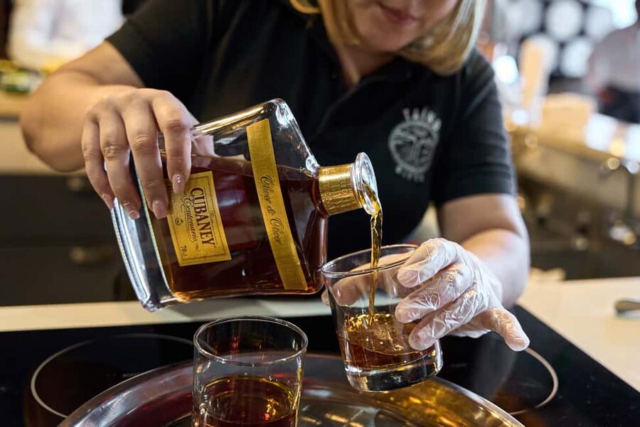 Punta Cana Oliver & Oliver Rum Tasting & Taino Concept Store - Bonus surprise: cigar tasting hints