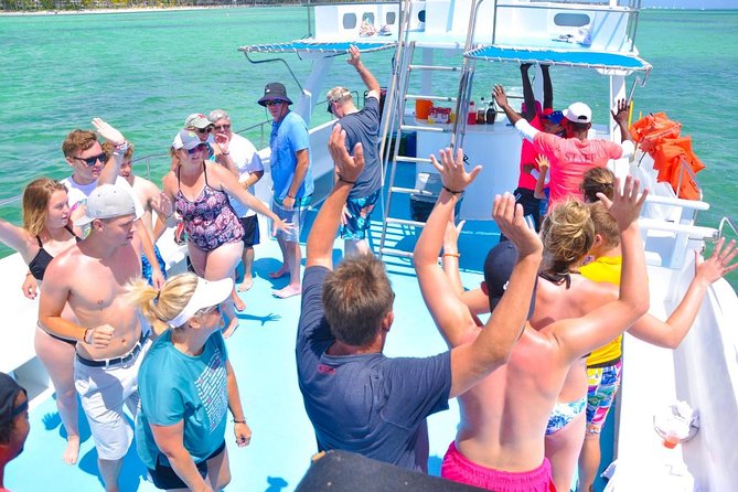 Punta Cana Party Boat:open bar - Getting from your hotel to the catamaran, without wasting time