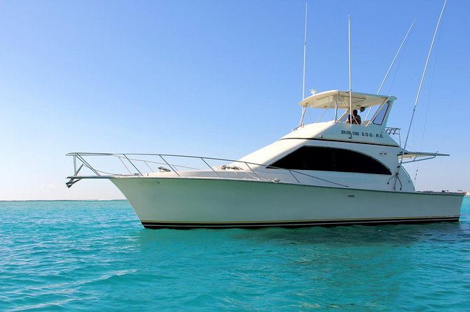 Punta Cana Private Fishing Charter boat Fortuna 42' - The Fortuna 42 yacht experience in Punta Cana waters