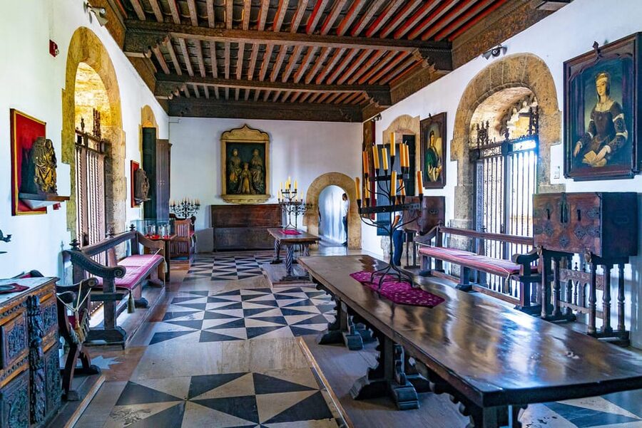 Punta Cana: Santo Domingo Day Trip with Tickets and Lunch - The Cathedral of America and Alcázar de Colón: where the tour saves your energy