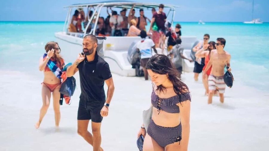 Punta Cana: Saona Island All Included Open Bar Catamaran - Drinks and the open-bar vibe, plus how to handle shopping pressure