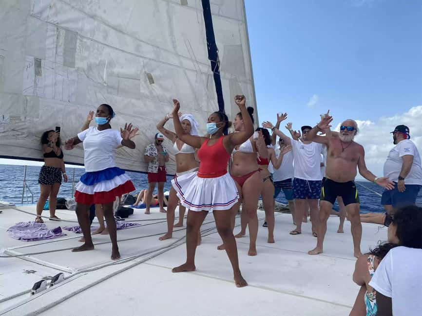Punta Cana: Saona Island Day Trip with Blue Lagoon & Lunch - Saona and Blue Lagoon: what this day trip delivers