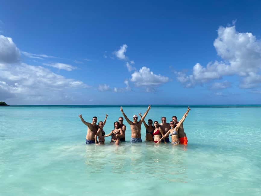 Punta Cana: Saona Island VIP 4 first-class beach and sunset - Playa Toro lunch: typical Dominican food on the sand