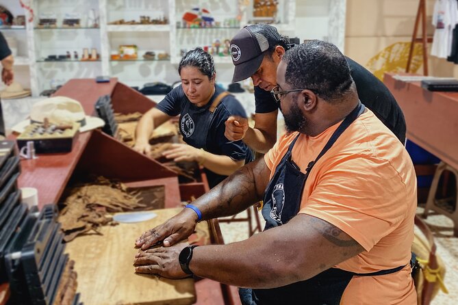 Roll your Own Cigar in Puerto Plata - Roll-Your-Own Cigar Time at Tabacalera Cremo in Puerto Plata