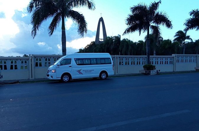 “Round-Trip Private Transfer: Punta Cana Airport ↔ Bávaro Hotels” - Price and value: $25 per group for up to 5 people
