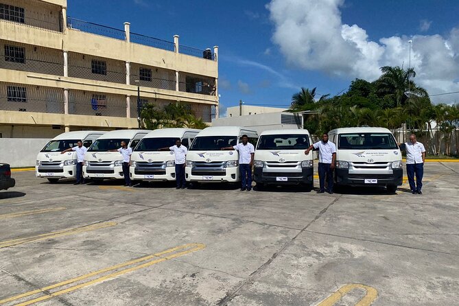 “Round-Trip Private Transfer: Punta Cana Airport ↔ Bávaro Hotels” - Meeting point details you should plan for at arrival