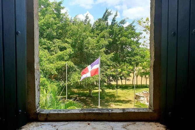 Safari discovery to Boca De Yuma – Nature, Discovery And History Of A Population - Coffee and cigar factories: learning with a shopping lens
