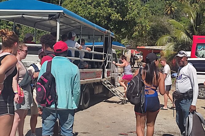 Samana Full Day -baracardi island, horses, lemon waterfall - Safari truck to the horses: the transfer that sets up the waterfall