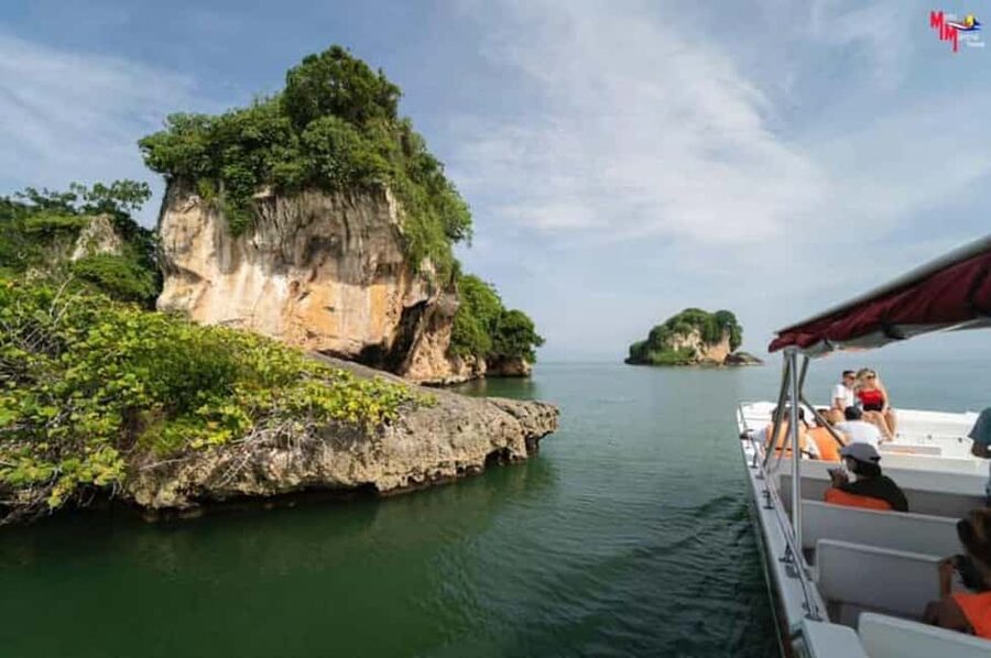 Samana: Visit Samana, Los Haitises Park, and Cayo Levantado Island - Los Haitises caves: La Cueva de la Arena and La Cueva de la Línea