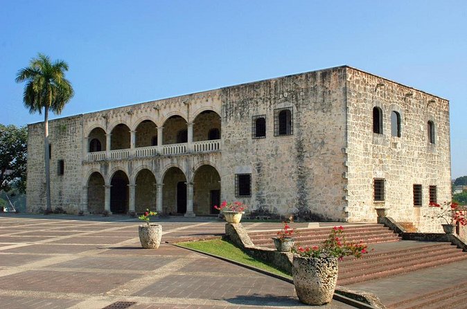 Santo Domingo - Walking the Colonial Zone: your best payoff is in the guide-led streets