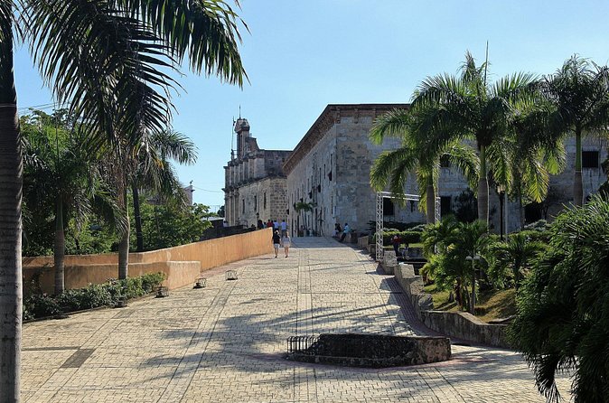 Santo Domingo - Plaza de España and Catedral Primada de América: the landmarks that structure the photos