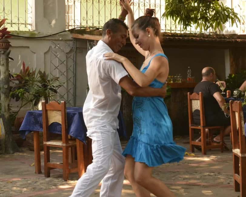 Santo Domingo: Bachata or Salsa Dance Classes - Where You Meet Parque Iberoamérica Cafe, Then Get Moving