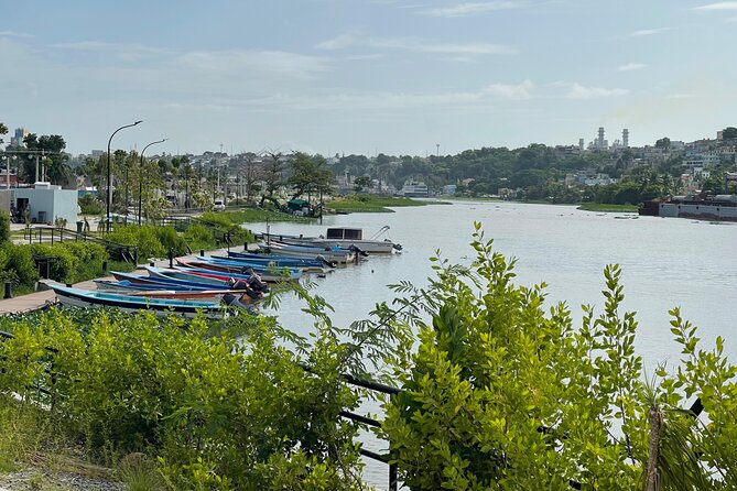 Santo Domingo: City Boat Ride Adventure Guided Tour - Meeting at Parqueo Las Ballenas, then cruising under six major bridges