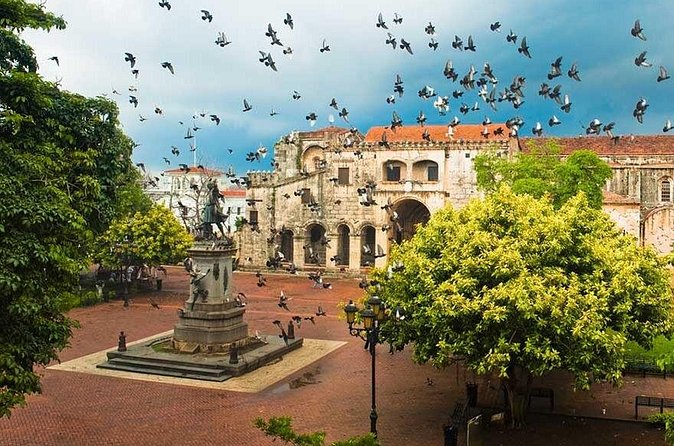 Santo Domingo City Tour with Pickup in Santo Domingo - Los Tres Ojos: the cavern with three lakes you can only see from inside