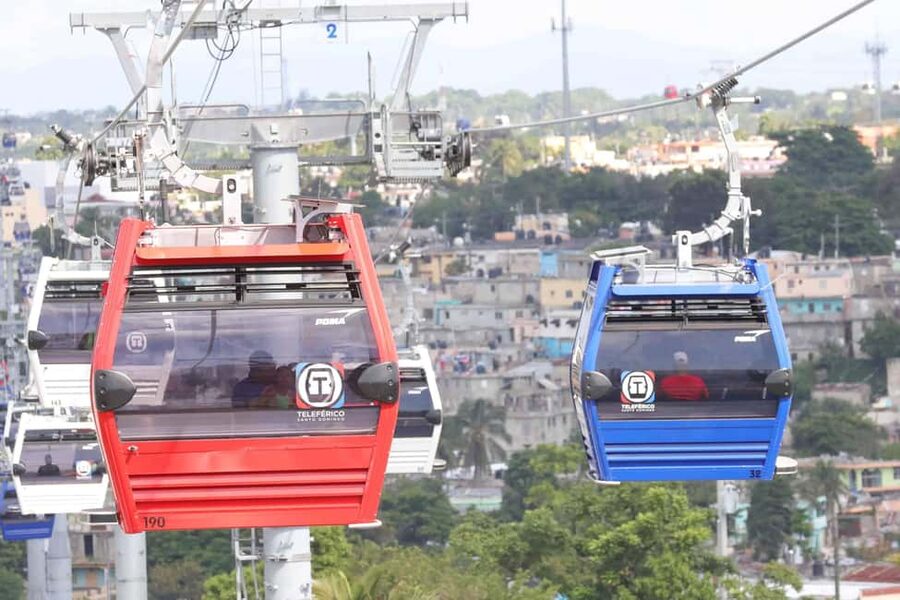 Santo Domingo: Colonial Zone, 3 Eyes, Cave Cable Car Tour - Zona Colonial free time on El Conde: shop, snack, and reset your feet