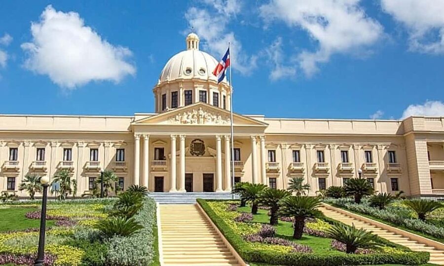 Santo Domingo: Colonial Zone Tour with tasting - Catedral Primada de América: the first cathedral in the Americas