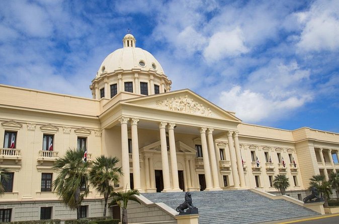 Santo Domingo Cultural Tour - Presidential Palace and City Drive-By Views