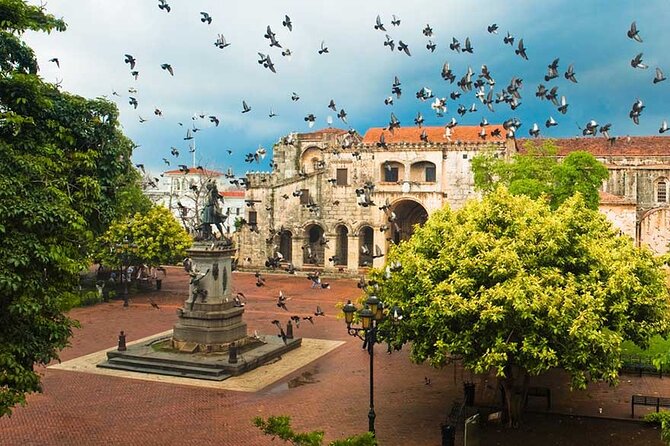 Santo Domingo Full Day Tour with Lunch and Cultural Insights - Dominican lunch and local drinks, where the day’s culture becomes practical