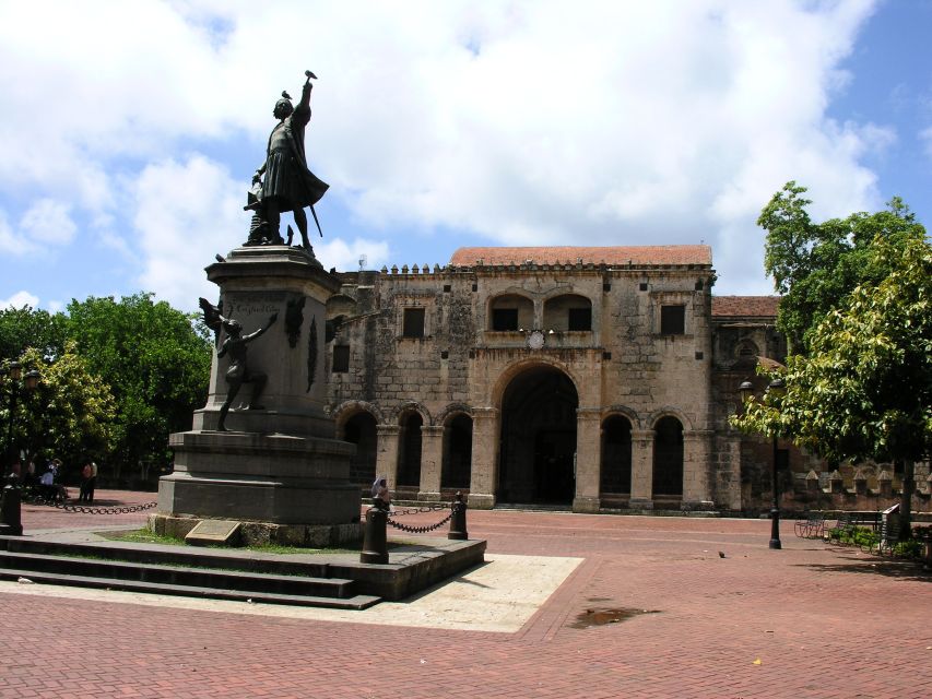 Santo Domingo: Historical City Tour - National Pantheon Photo Stop: Quick Angle, Strong Visual Payoff