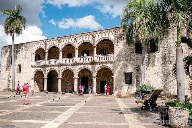 Santo Domingo Sightseeing Tour - Catedral Primada de América: seeing faith and power in stone